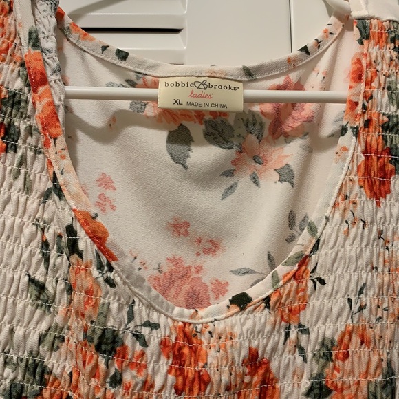 Bobbie Brooks XL long floral top with flattering cinched smock center - Picture 2 of 3
